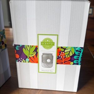 Scentsy Mountain Sky Candle Holder - Gray and White